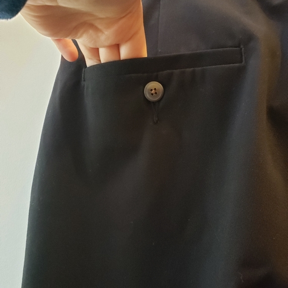 Brand new Haggar Men's No Iron Khaki Classic Fit, Expandable Waist - Picture 8 of 11